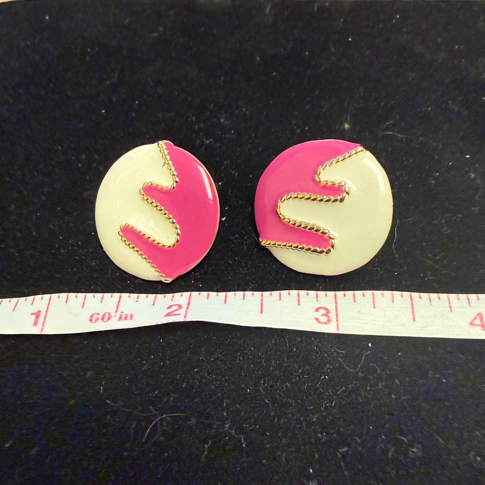 Vintage 80s Pink White Enamel Gold Rope Chain Round Post Stud Earrings Retro